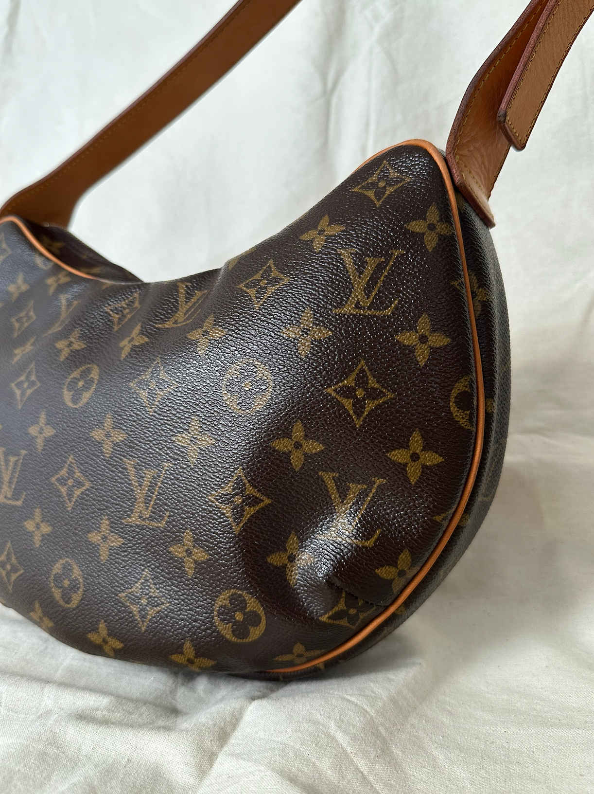Louis Vuitton Croissant MM