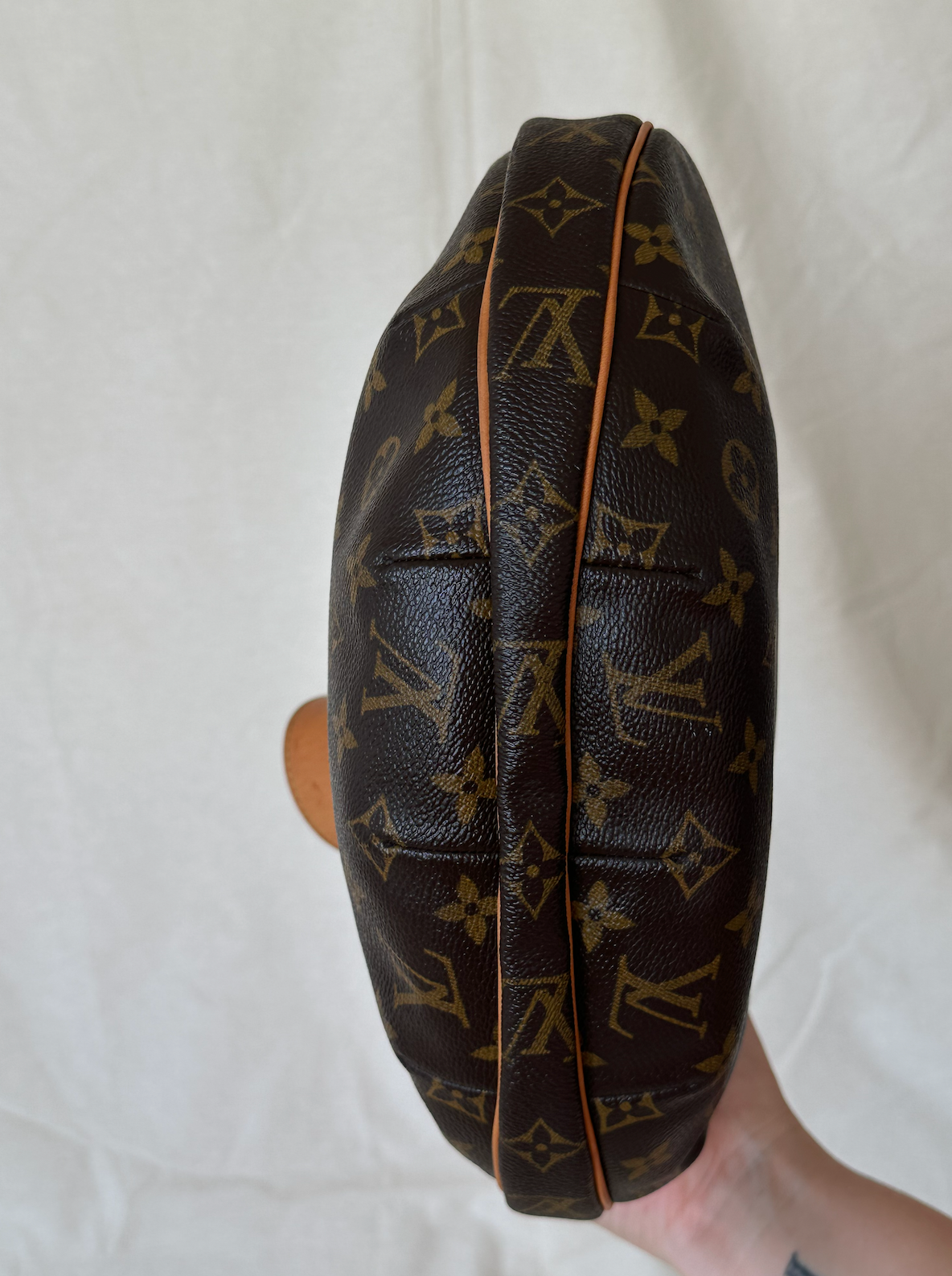 Louis Vuitton Croissant MM