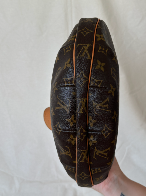Louis Vuitton Croissant MM