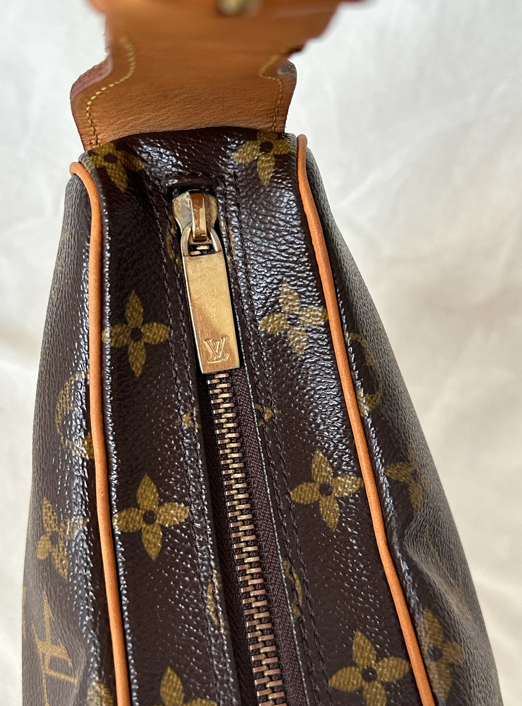 Louis Vuitton Croissant MM