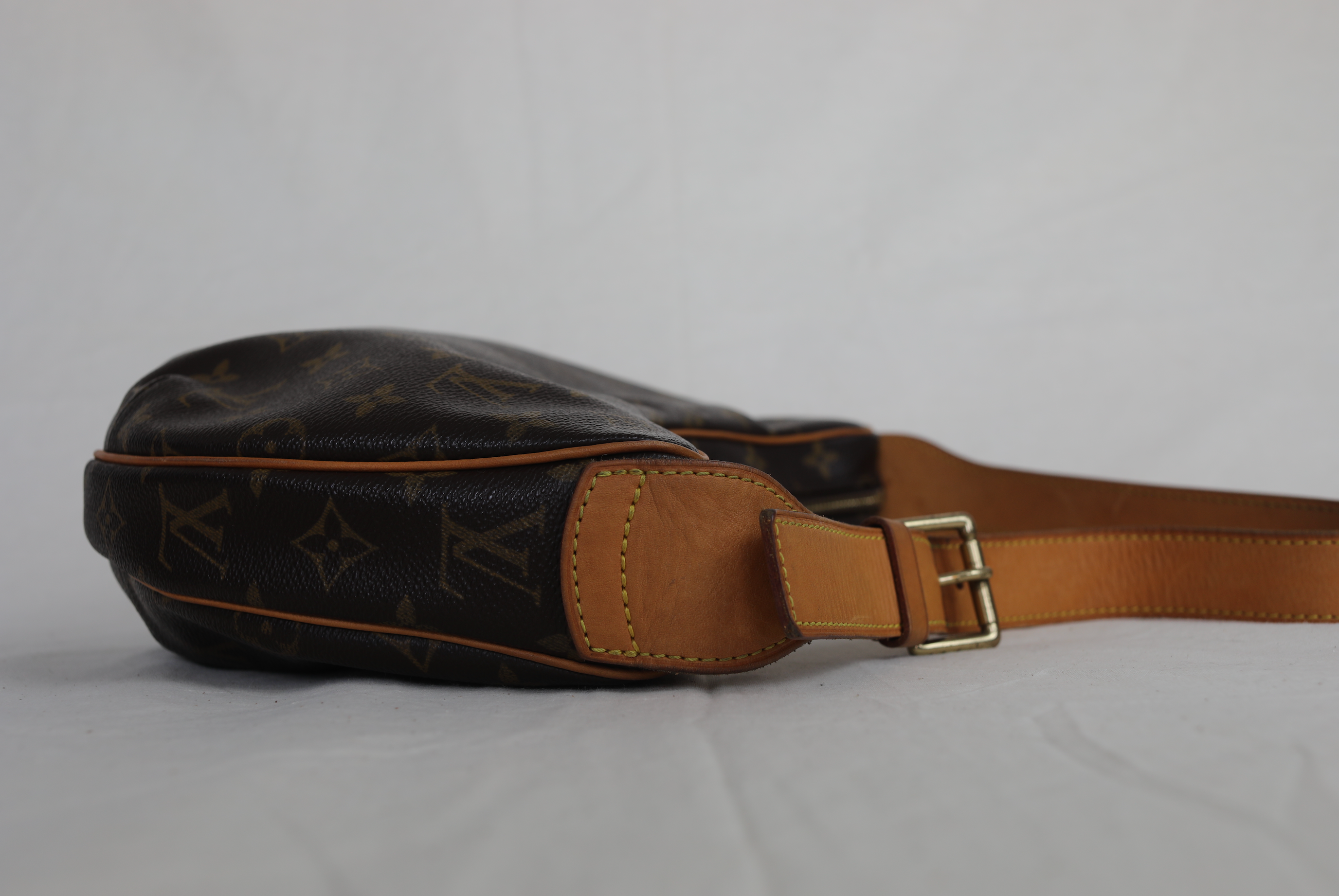 Louis Vuitton Croissant MM