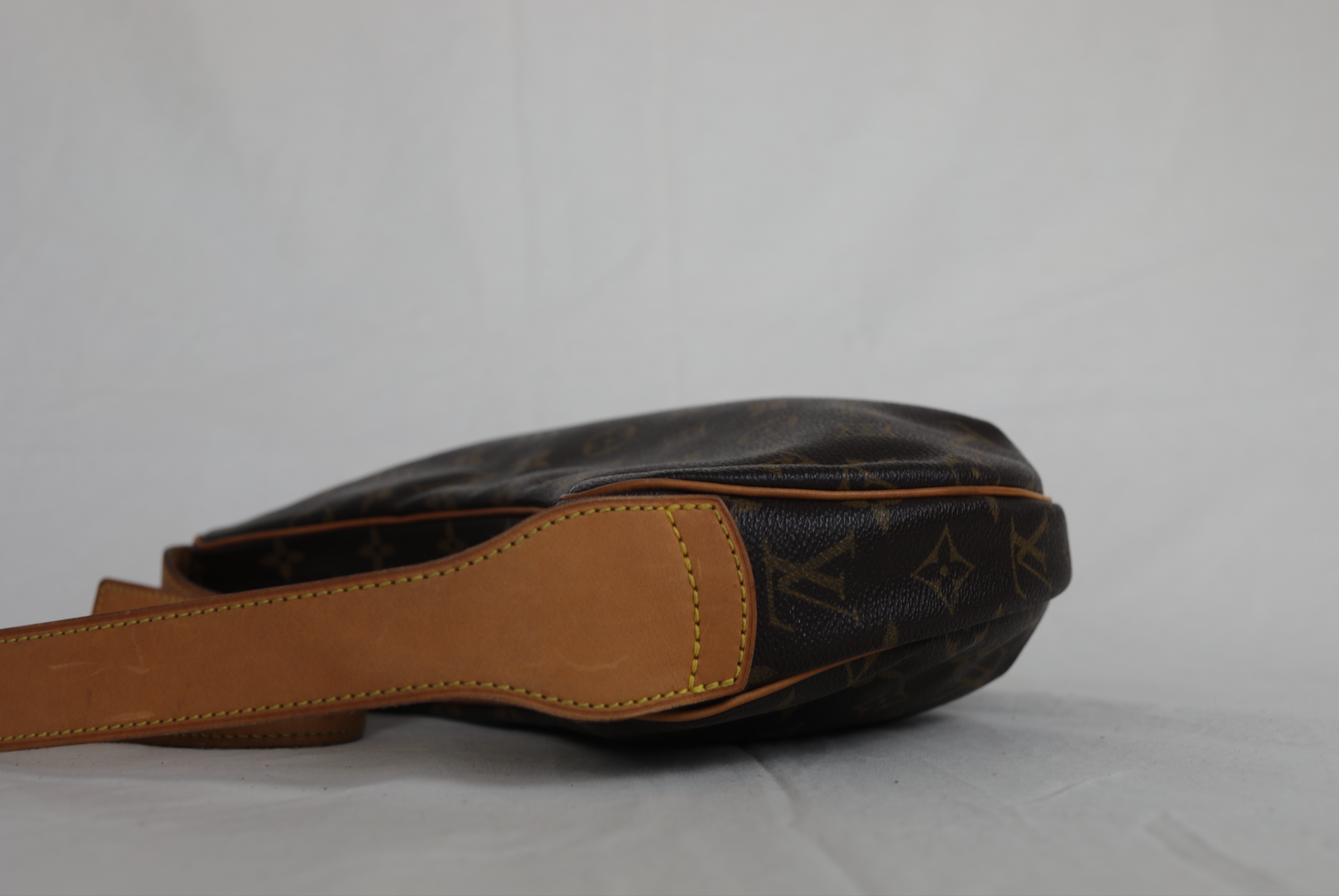 Louis Vuitton Croissant MM