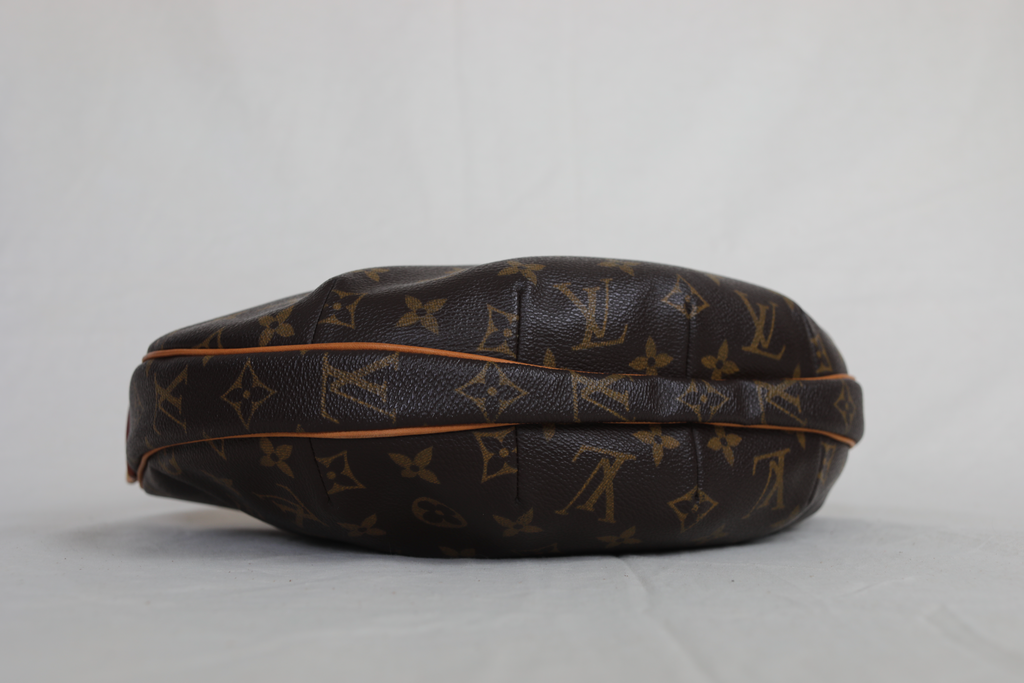 Louis Vuitton Croissant MM
