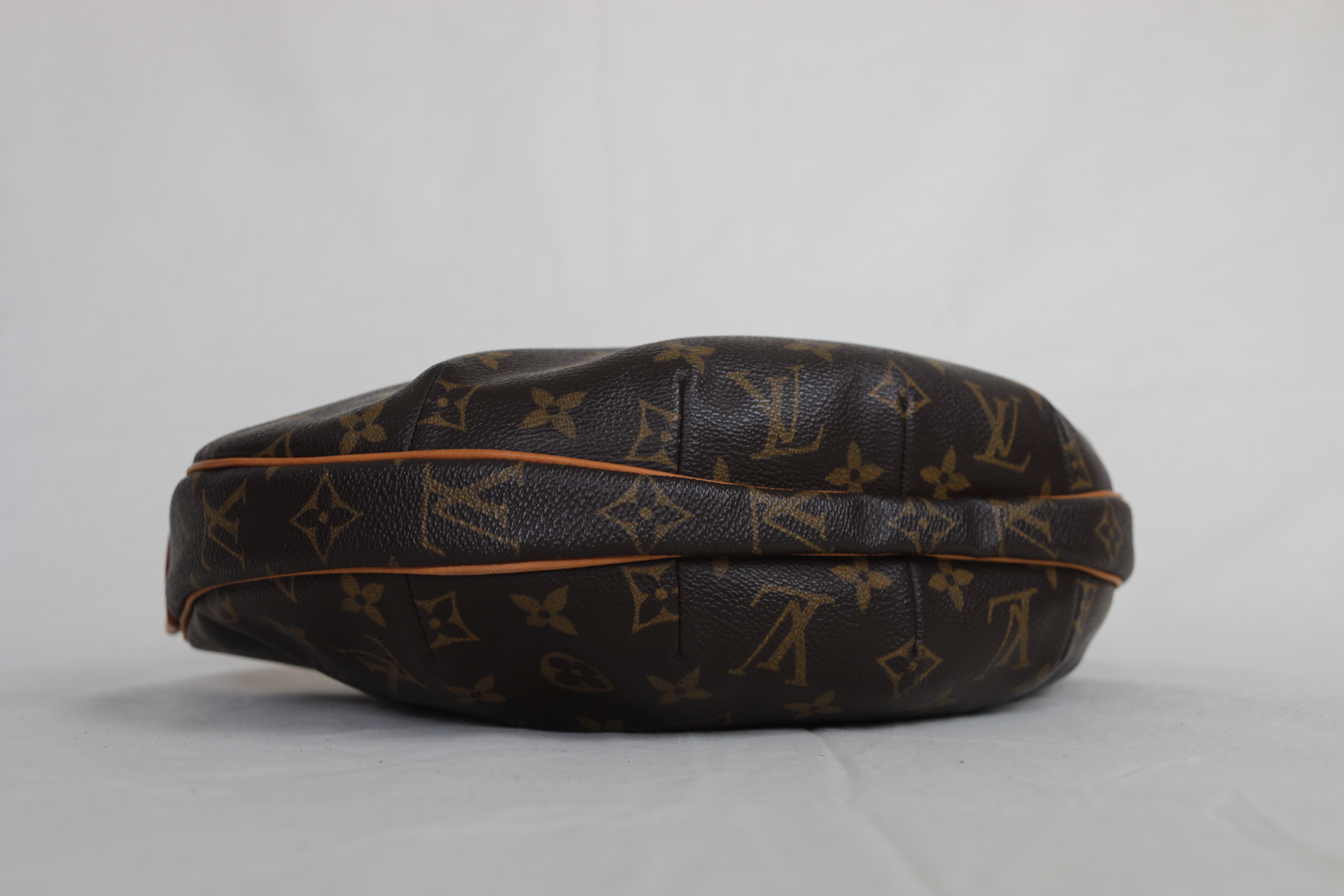 Louis Vuitton Croissant MM